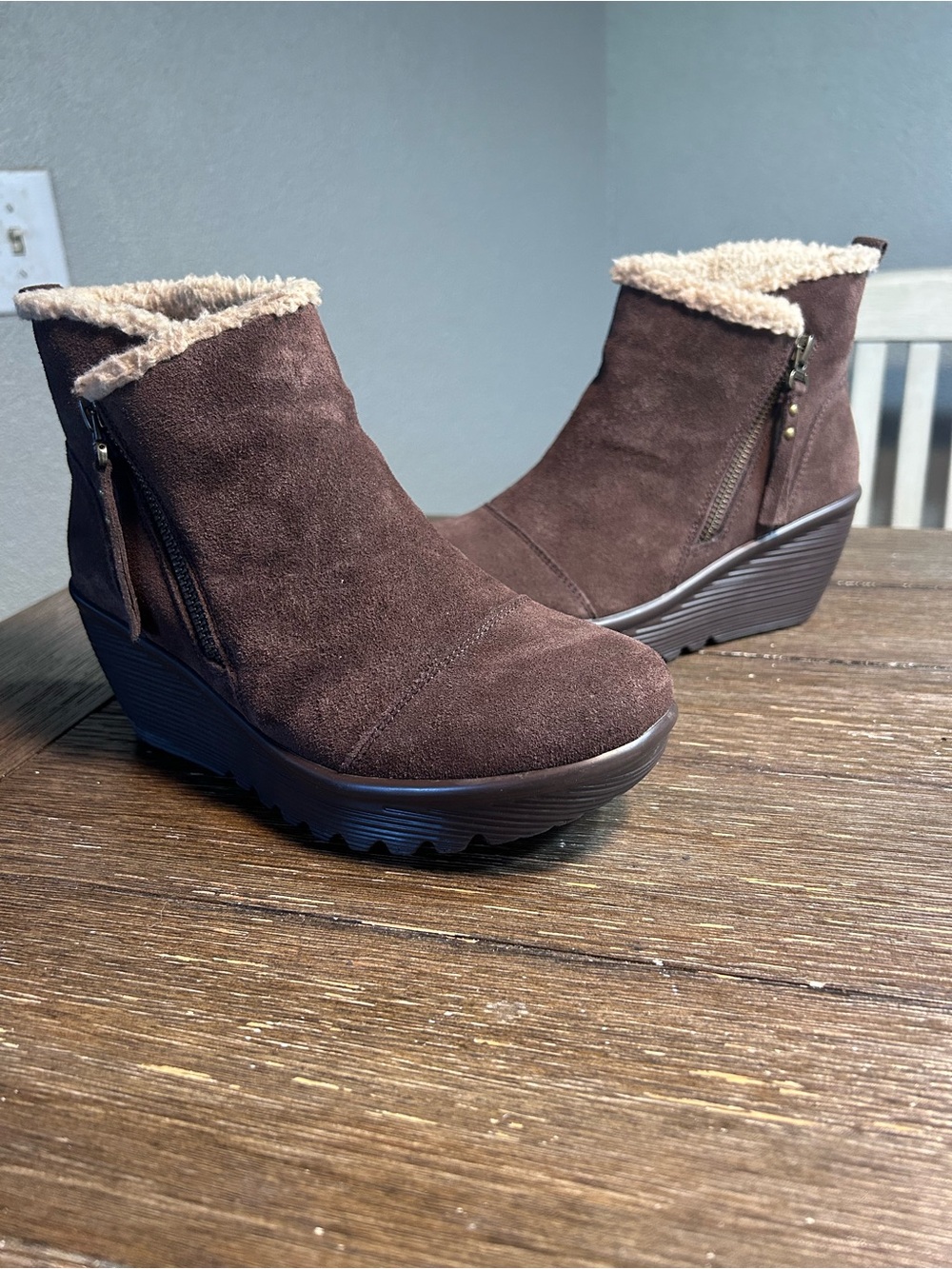 NWOT Skechers Leather suede Parallel chukka boots size 7